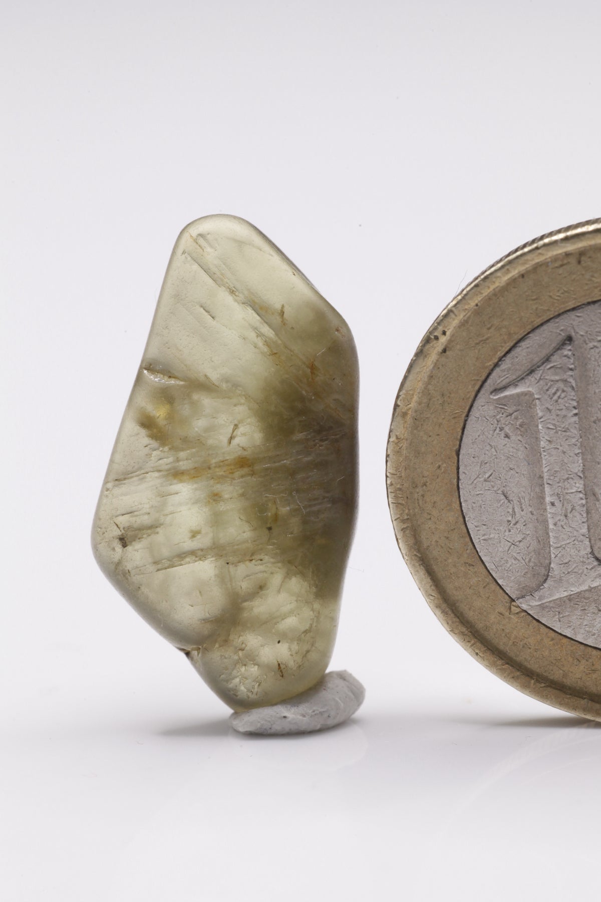 Chrysoberyl  - Mine Mineral Market :    A181 Ein für Sri Lanka großer Drilling mit ungewöhnlich blockigen Kristallen, guter Transparenz und gelblichgrüner Farbe.