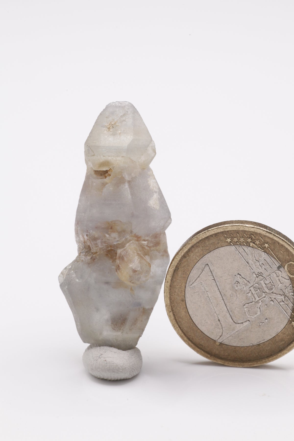 Sapphire - Mine Mineral Market : A192 Dieser große leicht hellblaue Kristall mit außergewöhnlicher Form hat schöne Flächen und ist fast vollständig durchscheinend.