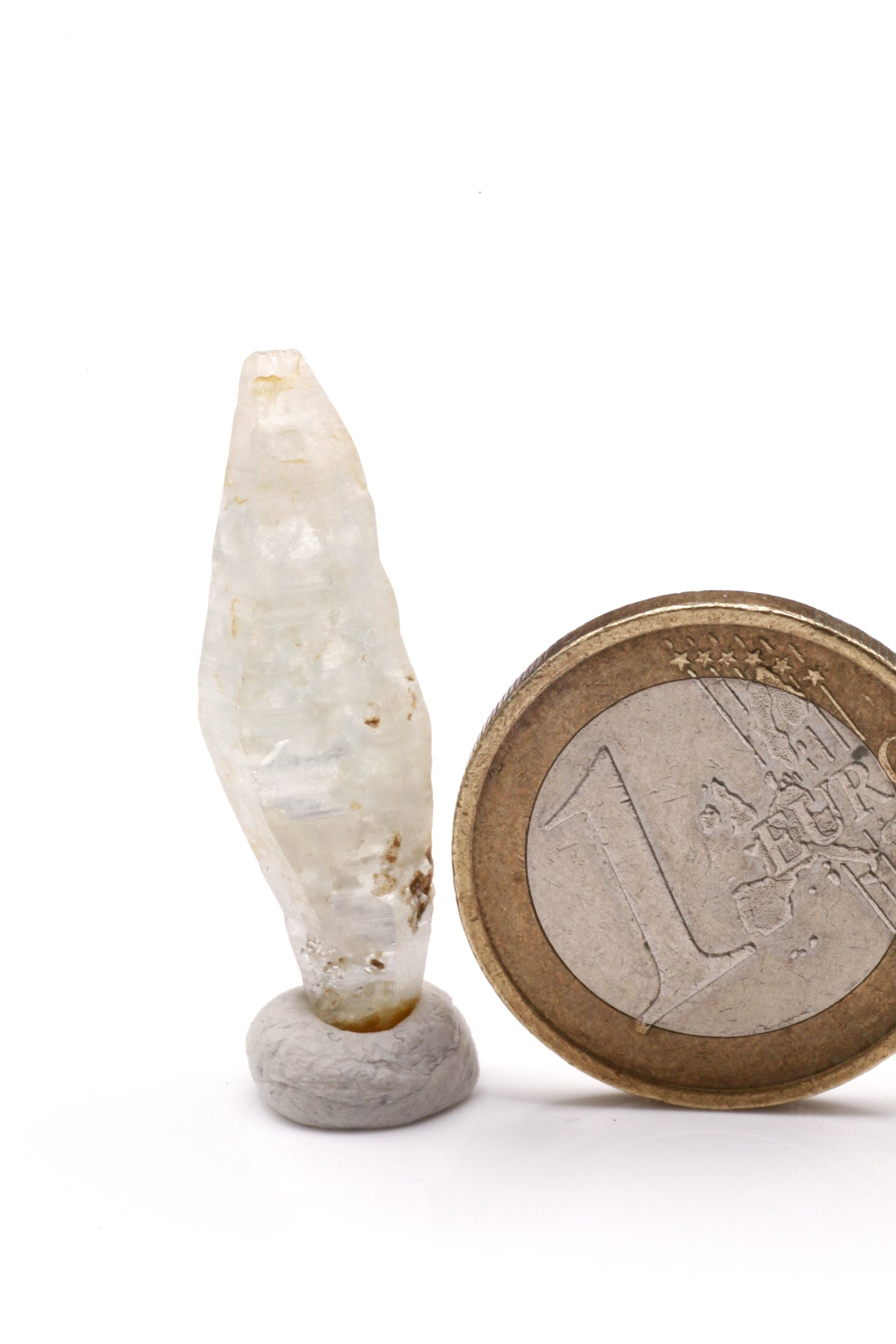 Sapphire - Mine Mineral Market : A196 Dieser längere transparente helle Kristall mit orange-brauner Spitze zeigt eine sehr schöne Querstreifung