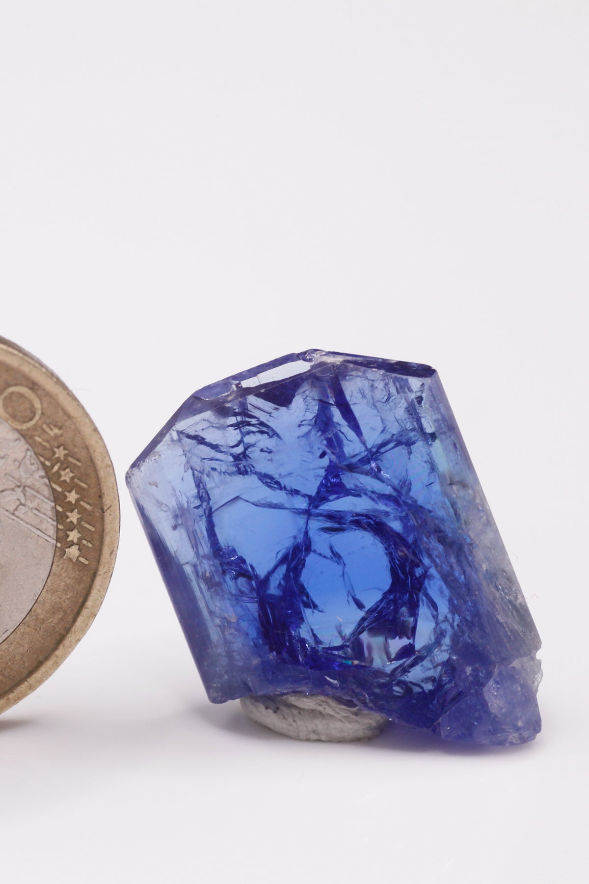 Tanzanite  - Mine Mineral Market :    A030 Ein wunderbar klarer, dunkelblauer Kristall mit sehr gutem Glanz.  