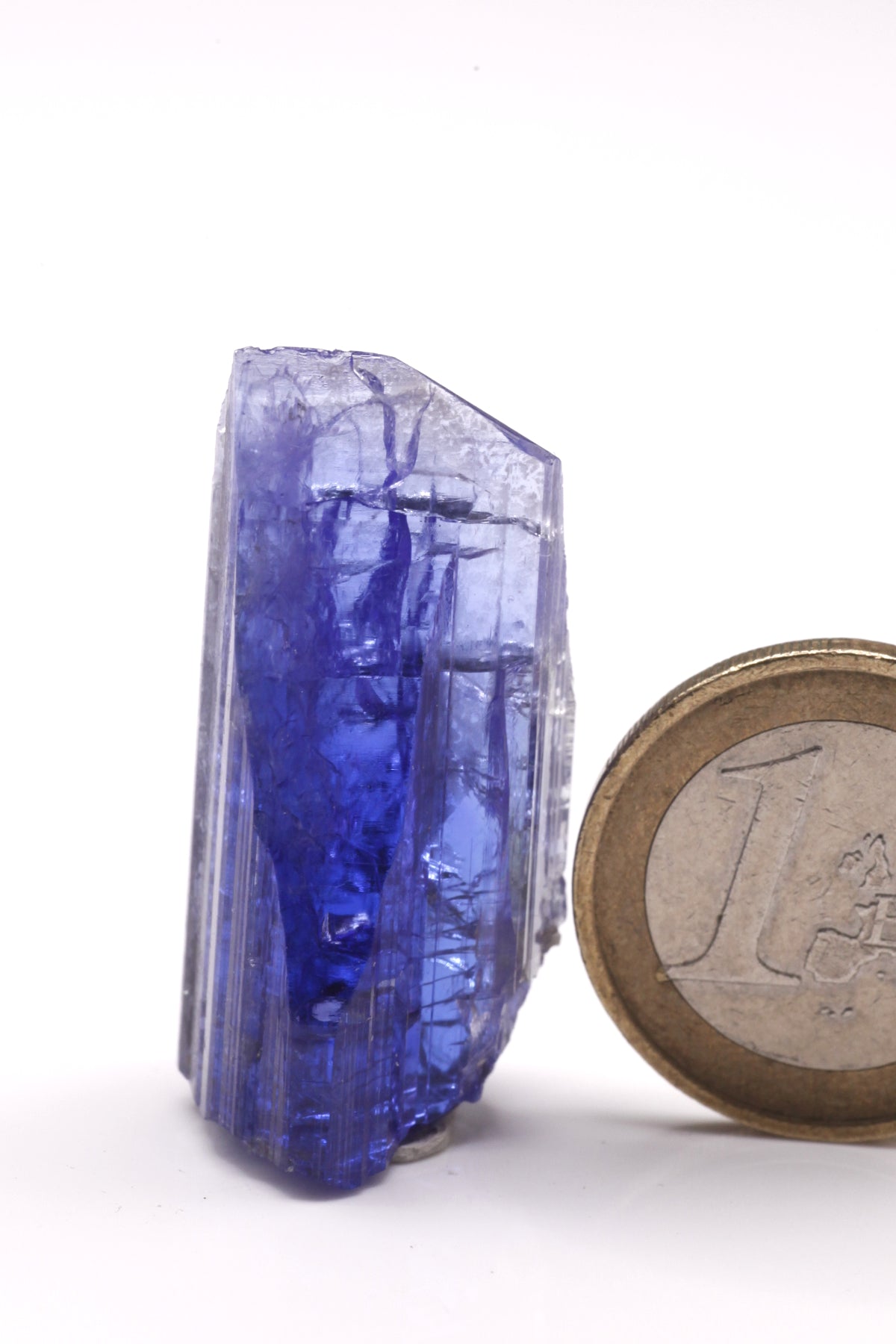 Tanzanite  - Mine Mineral Market :    A039 Ein unbeschädigter größerer Kristall, sogar im unteren Teil schön klar und von wunderbarer blauer Farbe und sehr guten Endflächen.  