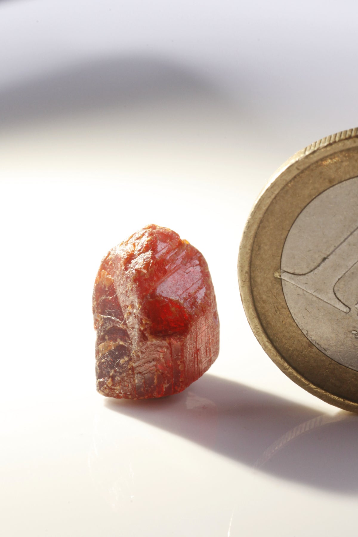 Wurtzite / Sphalerite  - Mine Mineral Market :    A127 Kleiner roter Wurtzit Kristall mit Endflächen. Gut geeignet als Belegstück.  